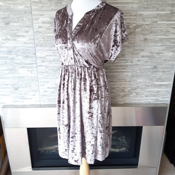 Mystree Velvet Dress in Lilac - Picture 2 of 7